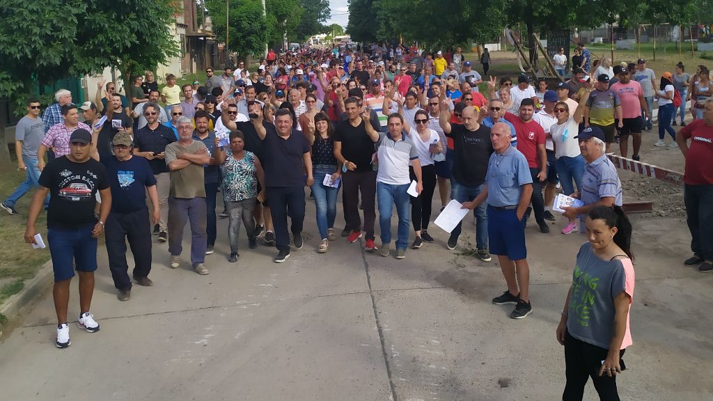 Oliva y Gaillard cerraron la campaña del FDT con una multitudinaria caminata