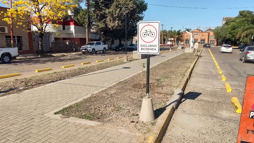 Boulevard Yrigoyen: iniciaron la demarcación de las bicisendas