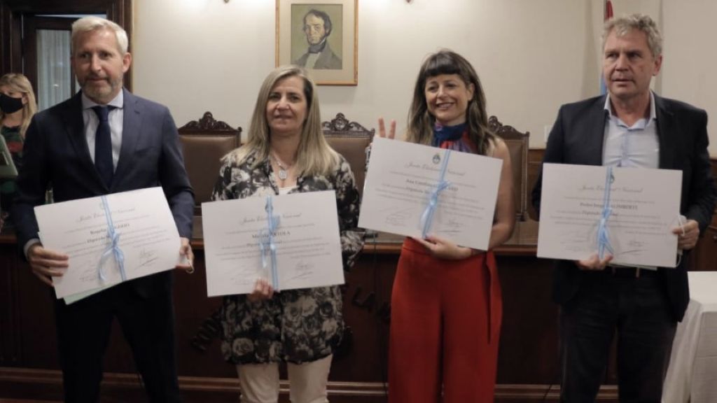 Entregaron los diplomas a las y los diputados electos