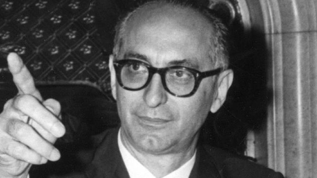 Frondizi desembarca en La Histórica