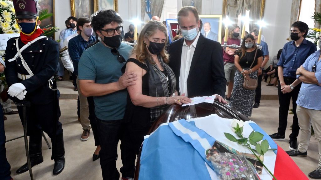 Busti fue despedido en la Casa Gris