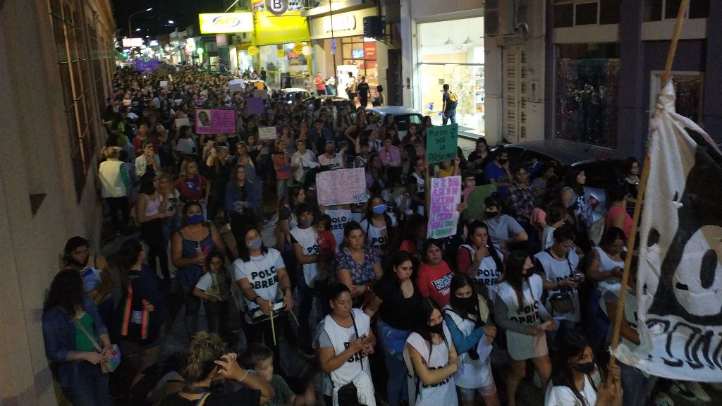 Cientos de uruguayenses en la marcha por el #8M