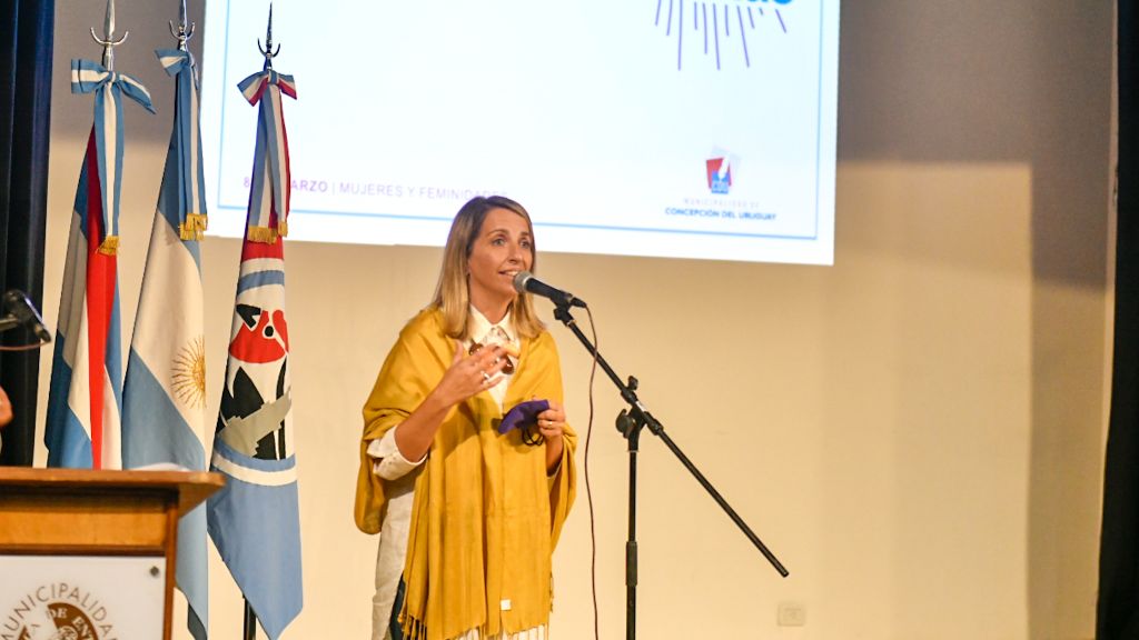 Stratta, en La Histórica, reconoció a Mujeres Trabajadoras