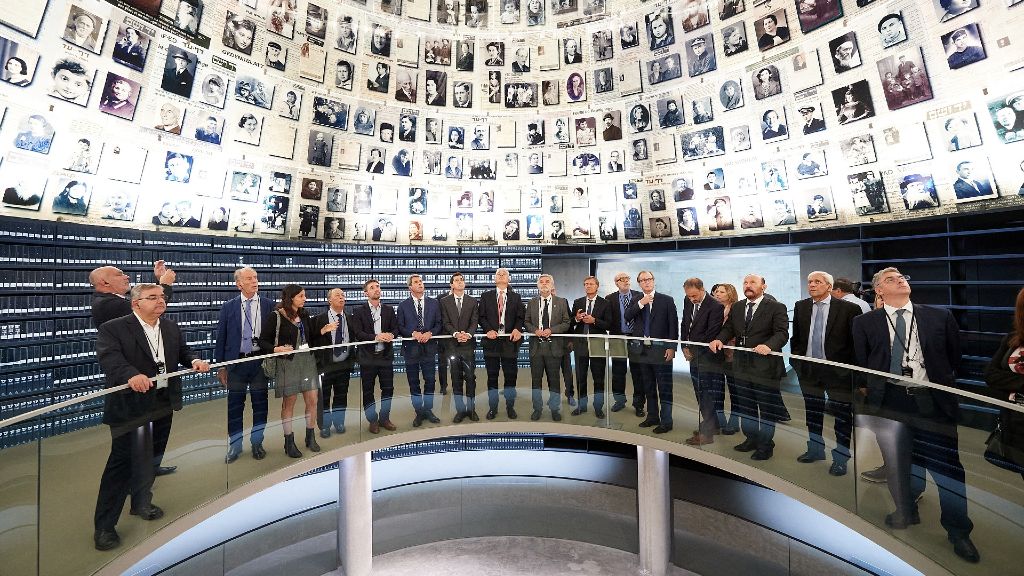 Bordet recorrió el museo del Holocausto