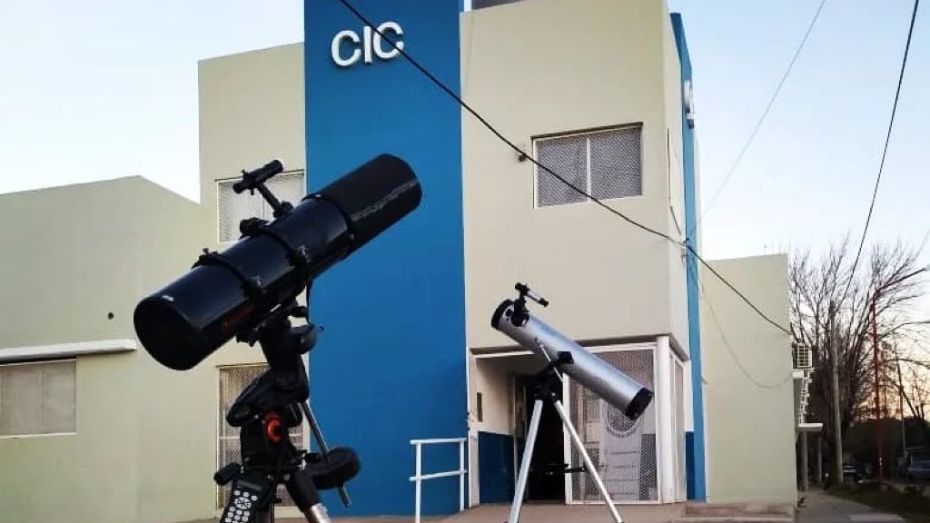 Los SUM con telescopios para ver las galaxias