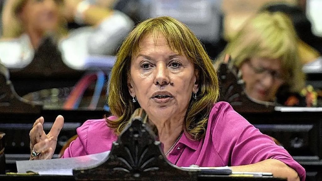 Osuna, sobre Batakis: “Mujer capaz, profesional impecable, militante”