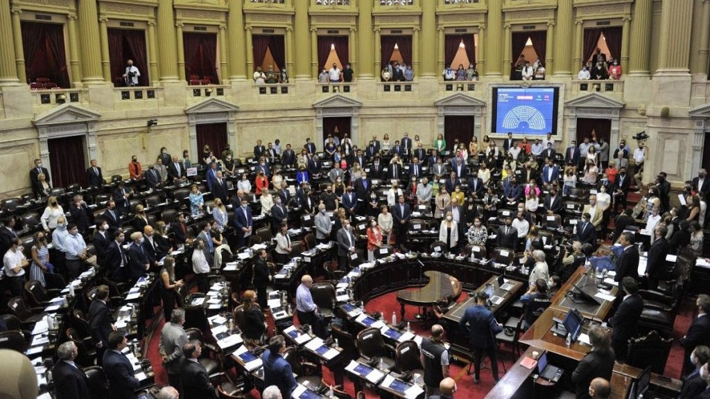 Los jueces y salarios altos de los judiciales seguirán sin pagar impuesto a las ganancias
