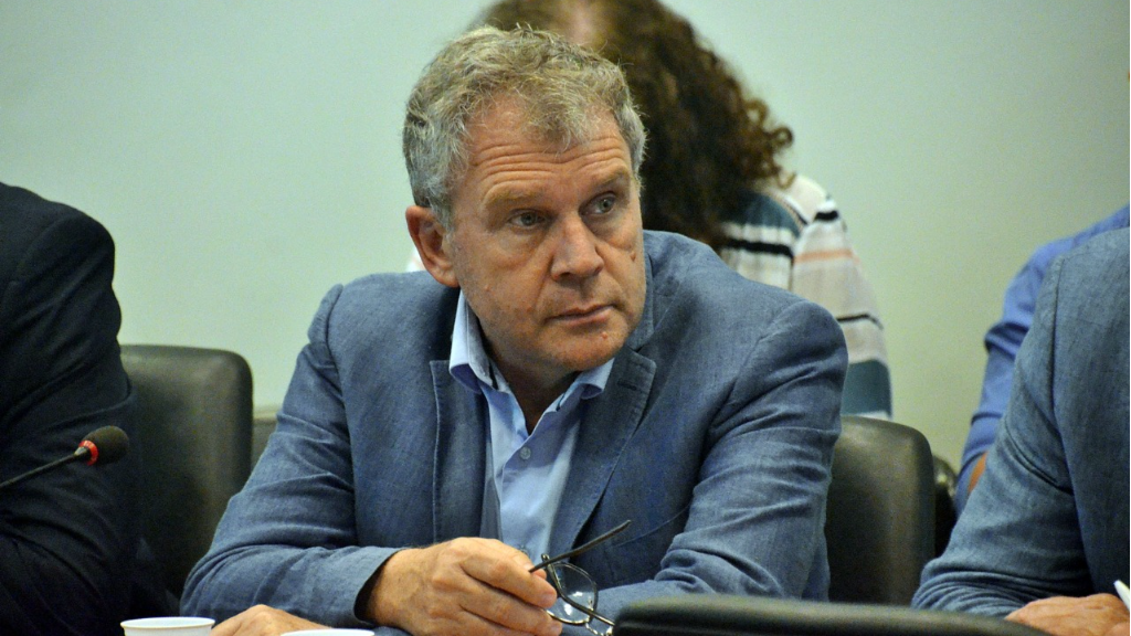 Votó en contra, pero dice que apoyará el impuesto a las ganancias para los jueces
