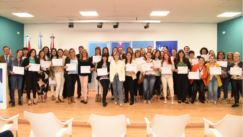 Recibieron sus diplomas graduadas y graduados en la diplomatura en Violencia de Género