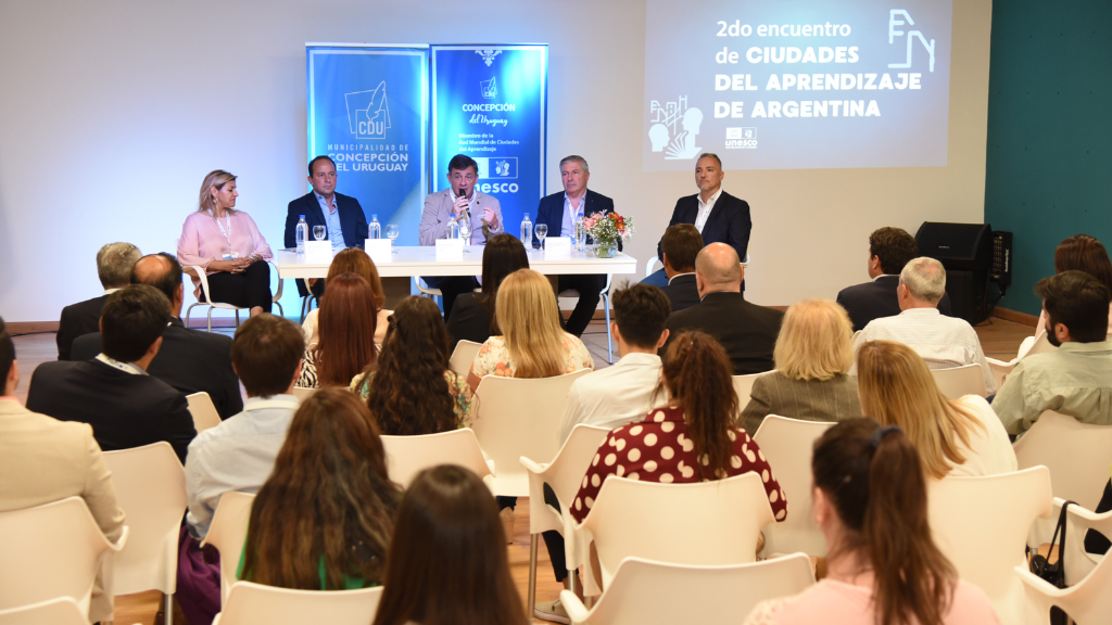 Los municipios miembros de la Red de Ciudades del Aprendizaje se reunieron en la ciudad