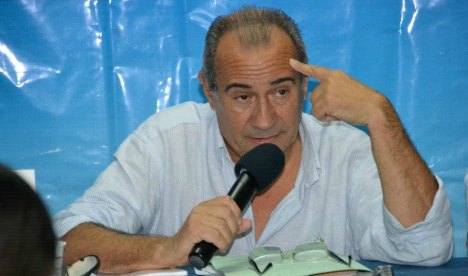 Schiavoni destacó el control de las importaciones para defender el trabajo local; habló de cipayos