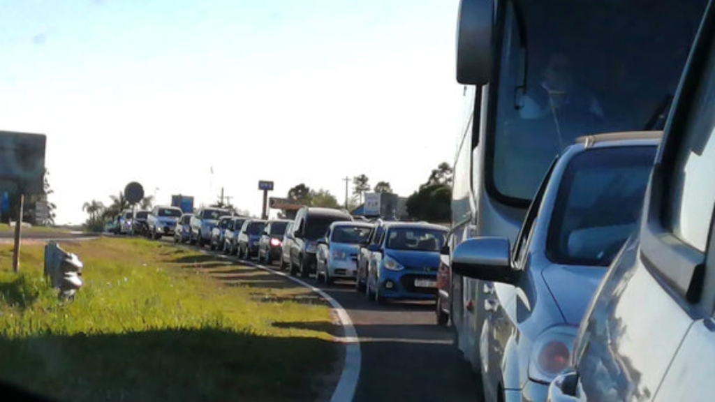 Intenso tránsito en los puentes Internacionales