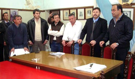 Calimboy: Bisogni, Flores y Schunk entregaron subsidios a los trabajadores