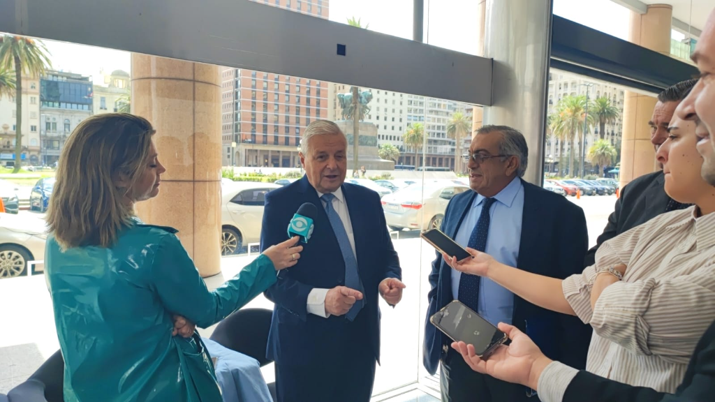 Lauritto se reunió con el gobierno uruguayo por el dragado