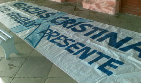 Militantes uruguayenses se preparan para el acto de CFK: viajan unos 7 colectivos