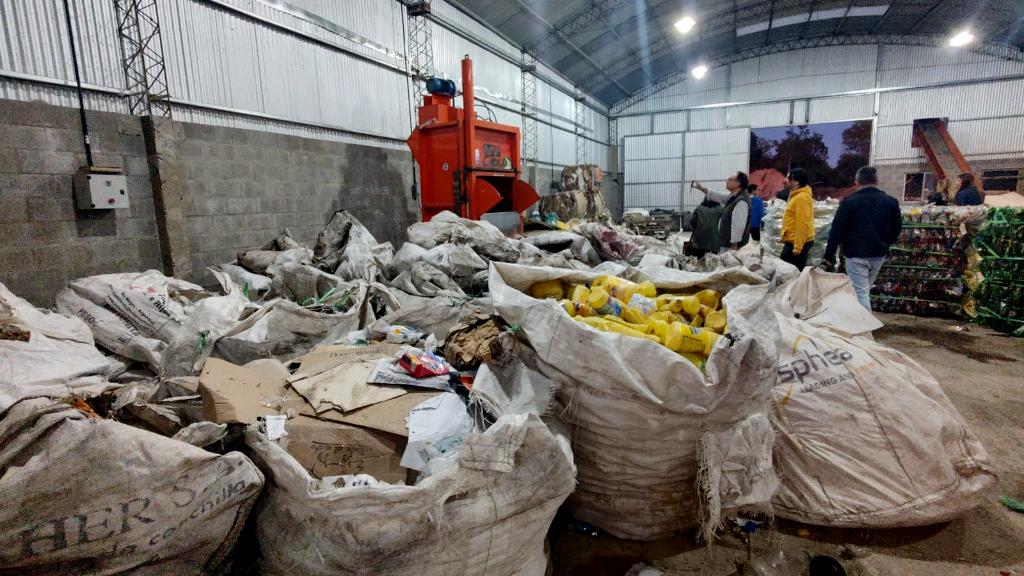 Avanzan las obras en el relleno sanitario de cara a la separación y clasificación de residuos