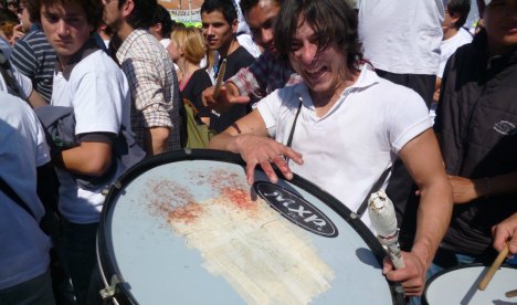 CFK en Concordia: miles de jóvenes, y otros no tanto; bombos, canciones y fiesta