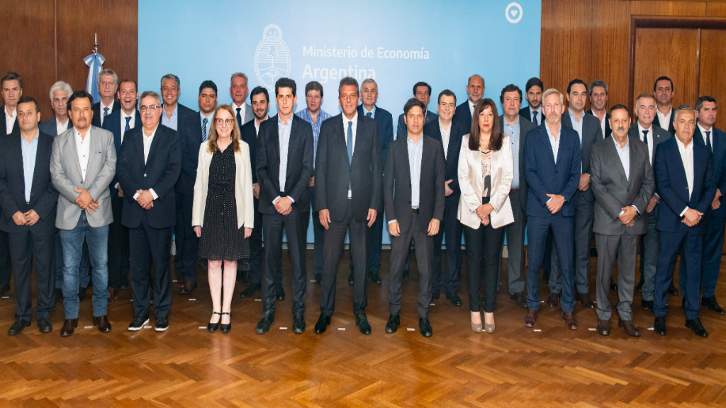 Massa recibió a los gobernadores y les garantizó fondos para sueldos y aguinaldos