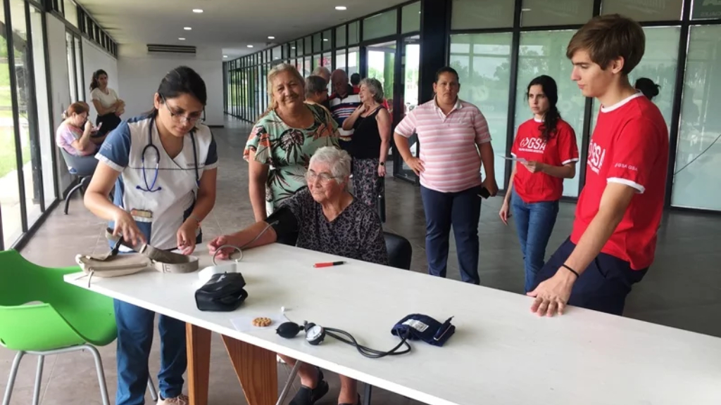 Salud total. Especialistas brindaron atención gratuita a vecinos