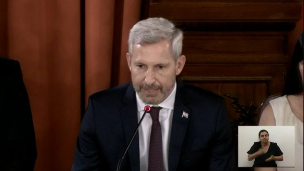 Asumió Frigerio con una convocatoria a la acción para mejorar la vida de los entrerrianos