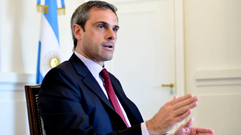 Michel se queda en Aduanas hasta que Milei encuentre alguien que le acepte el puesto
