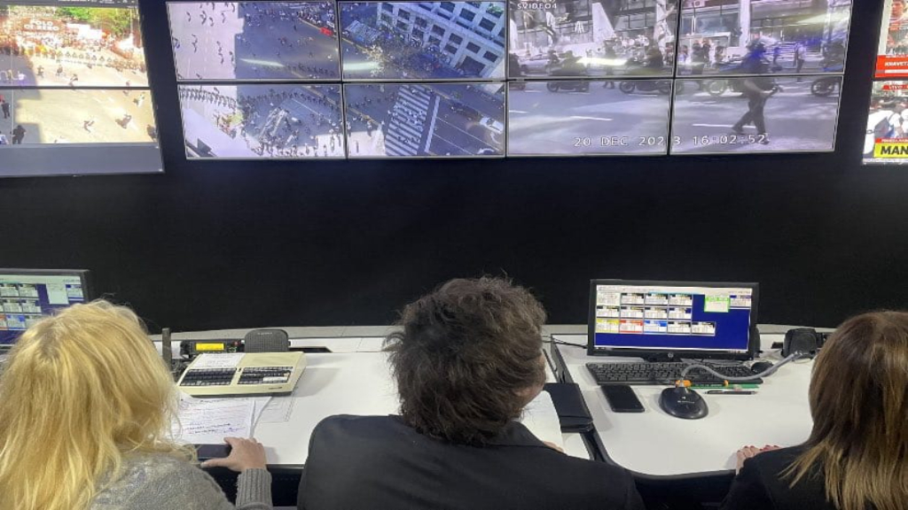 Milei fue a la Federal a controlar la manifestación