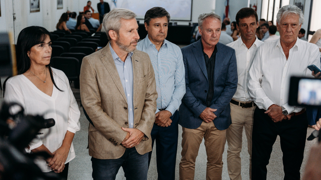 En busca de reactivar los créditos del BID