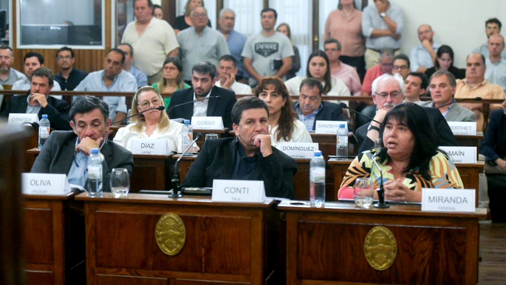Senadores del PJ habilitarán la contratación directa que pidió Frigerio para arreglar las escuelas