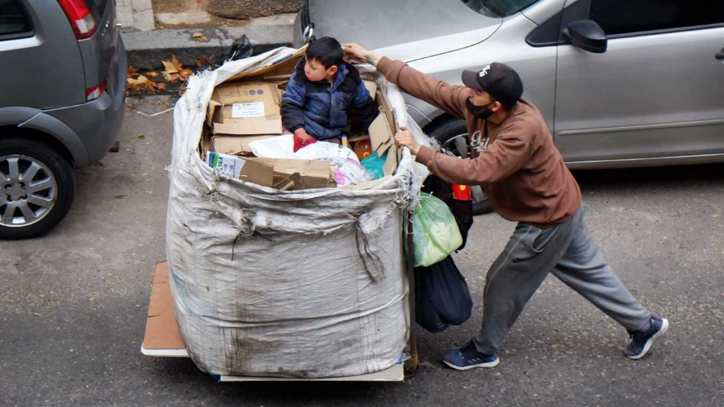 La pobreza alcanzó el 57,4% en enero, el dato más alto en 20 años