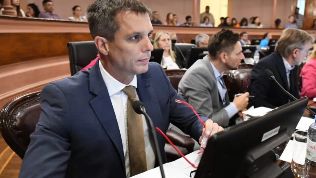 Cresto se mete en la discusión por el voto de Kueider