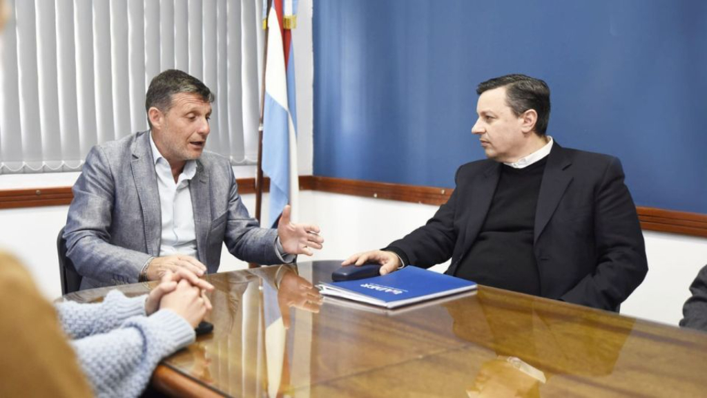 Filipuzzi pone la Uader a los pies de Frigerio