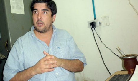 Fuertes se tomó una semana de licencia para salir a militar en la provincia por Veterinaria