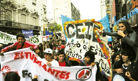 La Sampay apoya el voto joven y recuerda que el sufragio calificado quedó en la historia