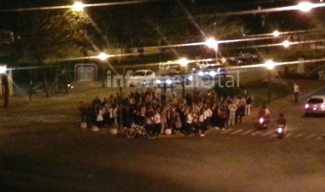 Democracia para todos y todas: unas 700 personas, del 1.235.994 habitantes, cacerolearon contra CFK