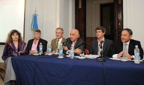 Benedetti acompañó con su firma un proyecto de Prat Gay sobre el Impuesto a las Ganancias