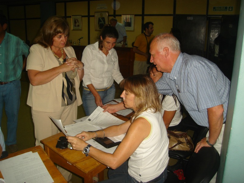 La titular del cuerpo Ana María Díaz con el FJPV