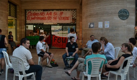 Mercado: sin acuerdo entre el Ejecutivo y los abogados de los artesanos que tomaron el edificio