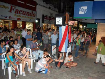 Noche de protesta contra el Proyecto en el Mercado