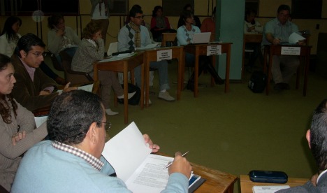 Los concejales debaten crear una comisión que controle el cierre de las wisquerías