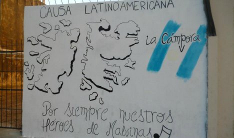 La Cámpora muraleó Malvinas 