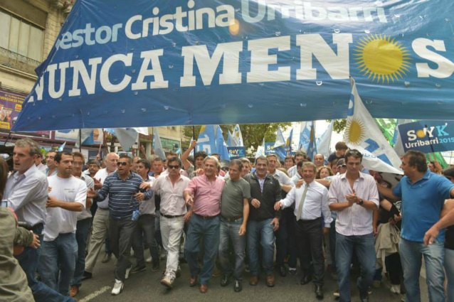 Gobernador militante: Urribarri caminó con la columna entrerriana en el Congreso