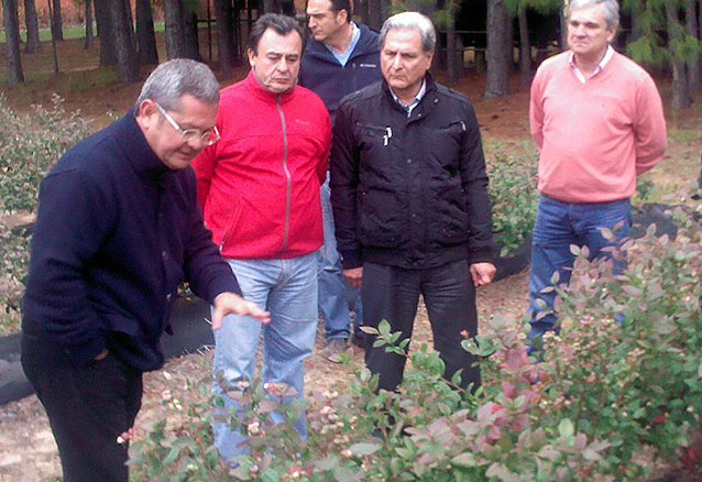 Bisogni, precandidato a Gobernador: reunión con los productores de Arándanos