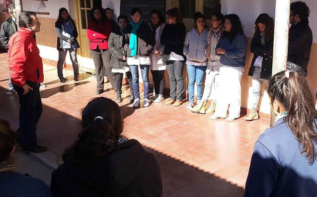 Bisogni caminó Mansilla y visitó una escuela