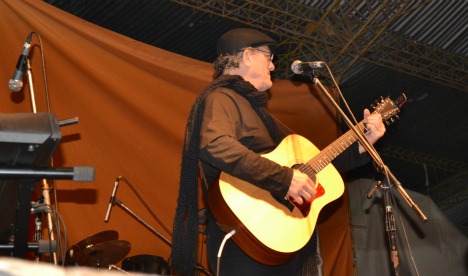 Emilio del Güercio (Almendra y Aquelarre) en Club Rivadavia - Imagen: Babel, Clara Chauvin