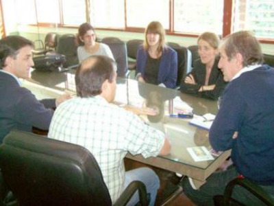 Schepens recibió a realizadores de una película que se filmará en la ciudad