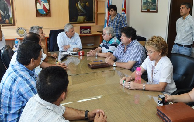 Barberán logró acuerdos con Lauritto y trajo al titular de la Festram para firmarlos