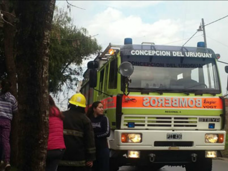 Por una estufa, principio incendio en una vivienda