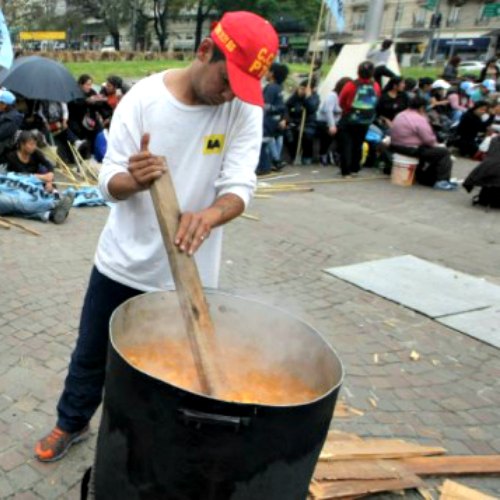 Con ollas populares los entrerrianos exigimos la ley de Emergencia Social