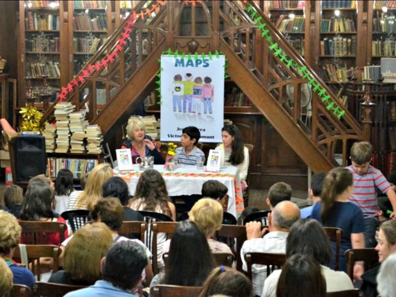 El gurí escritor: con sólo 11 años presentó su libro