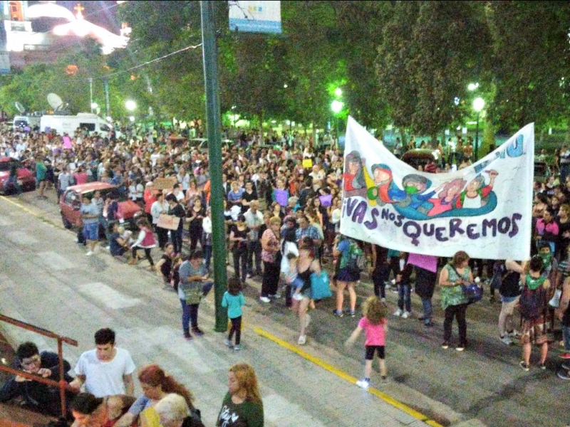 Una marea de uruguayenses marchó contra los femicidios